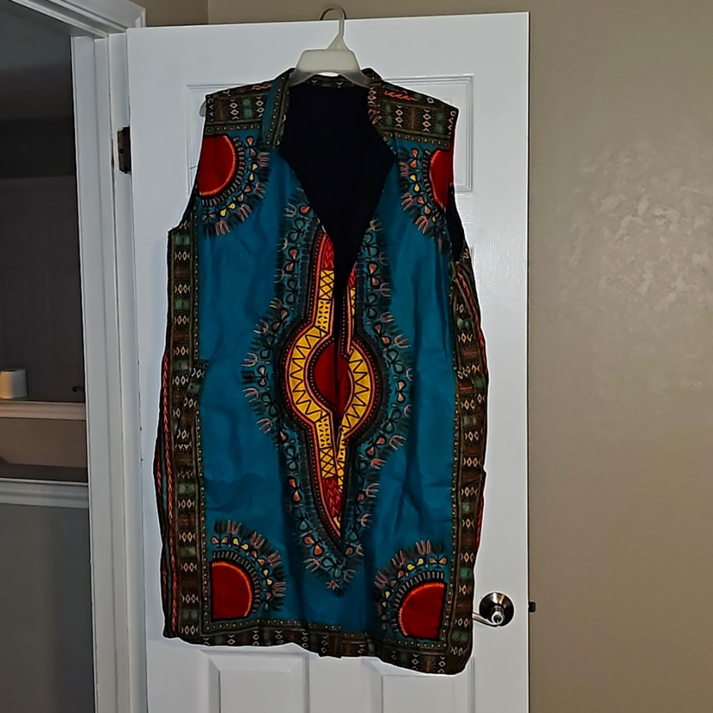 Sleeveless African coat with pockets. OS